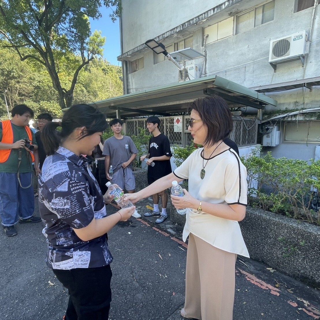 實踐大學舉辦「國家防災日地震避難掩護演練」圖片